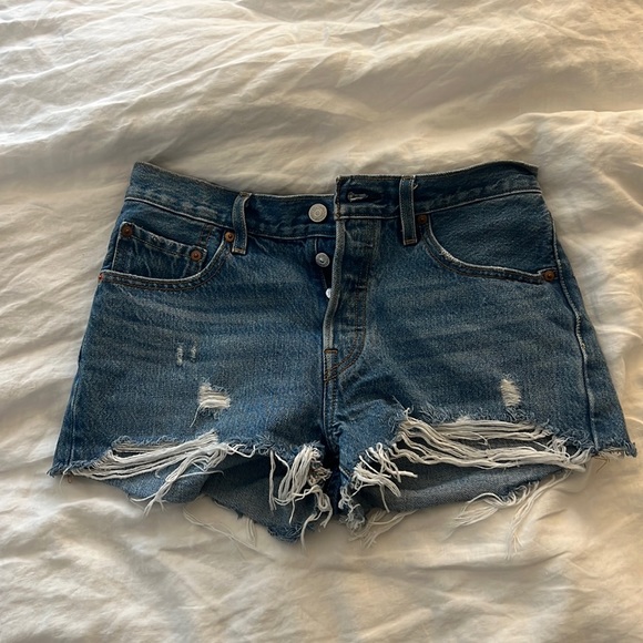 Levi’s 501 Shorts Women’s Size 26 - Picture 1 of 6